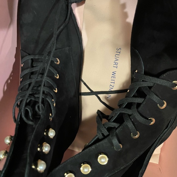 Sz 10. NWT Lustrous faux pearls add a subversive, feminine charm to combat boot - Picture 7 of 15